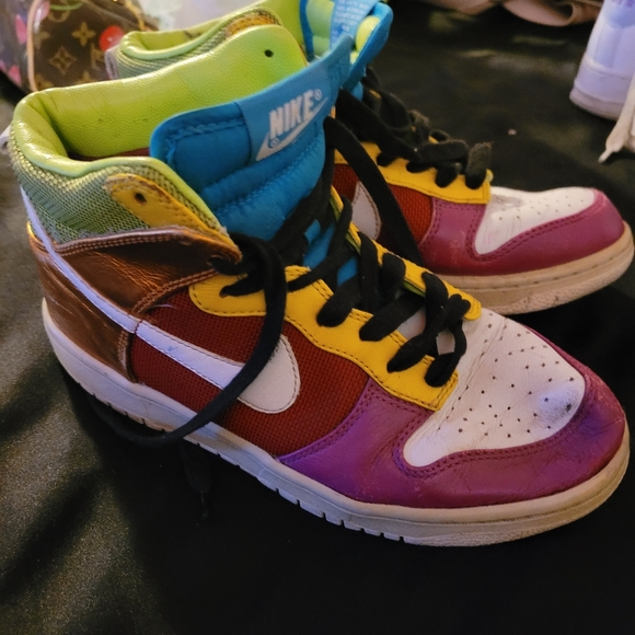 Running shoes